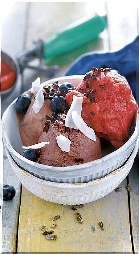 Creamy fruit ice cream